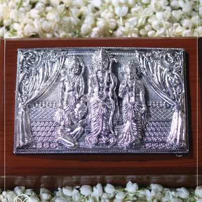 Divine indulgence, wrapped in tradition. My Ram Parivar box is a heartfelt tribute to the values of love and loyalty, featuring a beautifully embossed silver plaque on a wooden box.