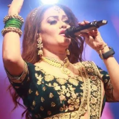 A powerful solo moment on stage. We dress to match the energy of the event, and this look with a heavily embroidered blouse and traditional jewelry was perfect for a grand wedding Sangeet.