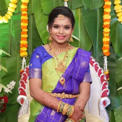 A perfect look for a half-saree function. This young woman rented a full temple jewellery set to match her traditional outfit.