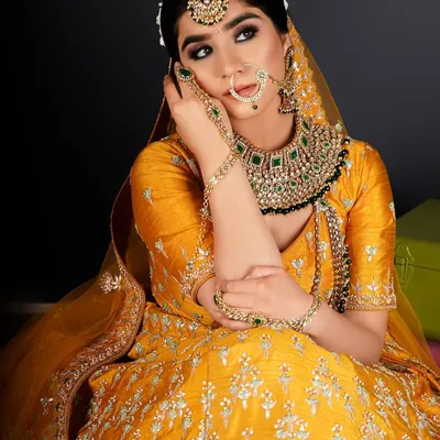 A stunning bridal look created by our team. The makeup is flawless, with beautifully defined eyes and a perfect base, complemented by elegant jewelry and hairstyling.