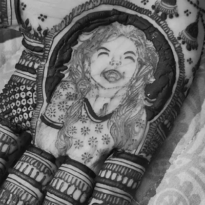 This close-up shows the detail involved in creating a portrait that truly captures a joyful expression. I teach shading and fine line techniques to bring these figures to life, making your bridal mehendi designs personal and unique.