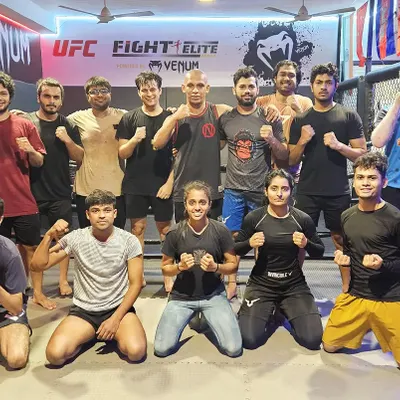 This is our combined batch. It’s a great opportunity for students from different classes to come together, train with new partners, and test their skills in a friendly environment. The energy is always amazing.