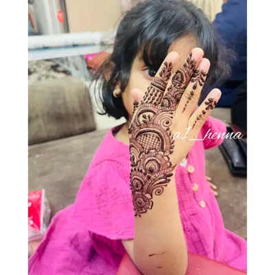 A cute and simple Arabic-style design for a little one. It's detailed enough to feel special but simple enough for a child.