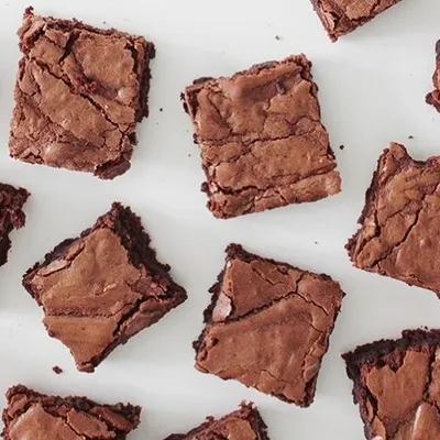 These classic chocolate brownies look absolutely irresistible, don't they? You can indulge guilt-free as they are made without any sugar, maida, or butter.