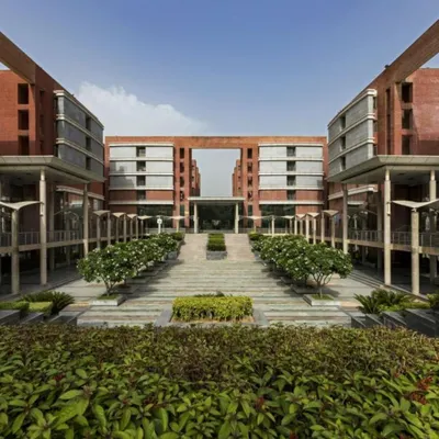The seamless integration of built and unbuilt spaces is a key principle in our campus design. We strategically use open areas to stimulate movement, exploration, and a sense of community, balancing structured learning with opportunities for spontaneous interaction.