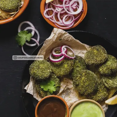 Our Hara Bhara Kababs are nutritious and delicious patties made from spinach, peas, and potatoes. They are served with mint and tamarind chutneys, making for a perfect vegetarian starter.