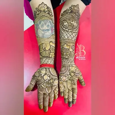 A clear, close-up view of the custom pet portrait. I worked from a photo to capture the likeness of this adorable dog, making the bride's henna extra special.