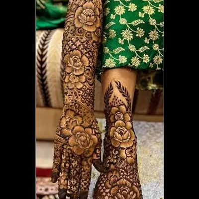 A stunning bridal design where the floral pattern flows from the hand all the way down to the foot, creating a complete look.