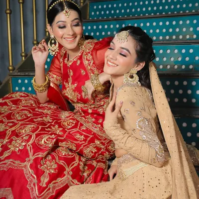 A glimpse into my Riwayat bridal collection. These two models showcase traditional hairstyles with intricate details, paired with flawless makeup, perfect for a classic wedding look.