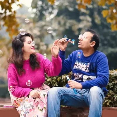A fun and romantic 10th-anniversary shoot in a park. Using props like bubbles can bring out a couple's playful side and create wonderfully dynamic and joyful images.