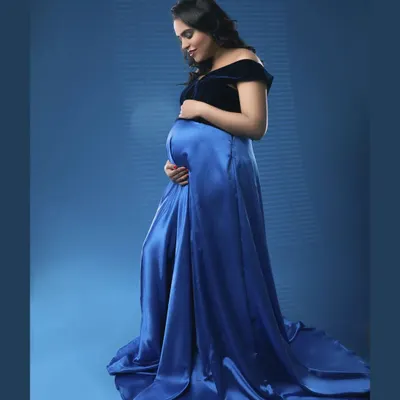 This is the moment I love to capture, that quiet, sacred conversation between a mother and the soul she has yet to meet. I used a flowing gown and soft lighting to create a timeless piece of art that feels like a painting, celebrating the beautiful bond before the first hello.