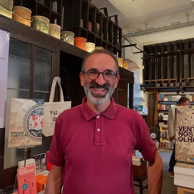 Our founder, Seena Jacob, sits down with Edgar Santos of Livraria Almedina Rato in Lisbon for our "My Bookstore" podcast. We love connecting with storytellers and book lovers around the world to share the magic of literary sanctuaries.