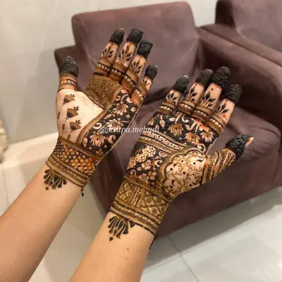 This is a perfect example of a full-hand design for the festive season. It combines dense floral patterns with geometric wristbands and delicate dot work, creating a rich and celebratory look.