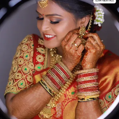 Sheer elegance for a muhurtham ceremony. This bride is confidently carrying her super glam traditional makeover, featuring bold eyes, a classic red lip, and a flawless base that glows under the lights.