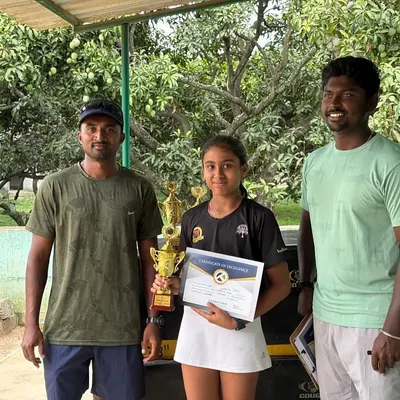Linesha Shetty celebrating her Singles Title win at the CS7 U/12 in Bengaluru, pictured with her coaches.