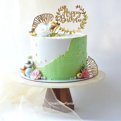 Another look at the modern fault line cake, showing the clean lines and the contrast between the textured green and smooth white buttercream.