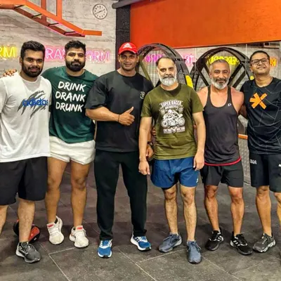 Yeh hai meri training team. Hum sab ek doosre ko behtar banne ke liye push karte hain.
