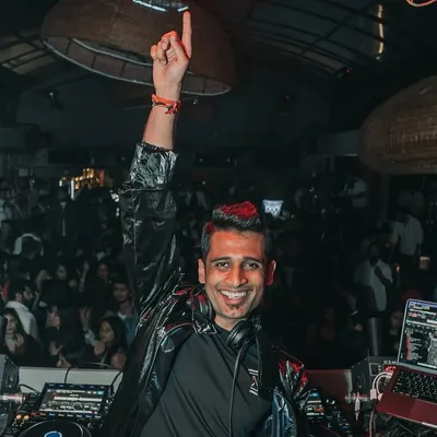 The energy at De'orra Chandigarh is always unmatched. A quick smile for the camera before diving back into a high-octane UK Punjabi and Bollywood set.
