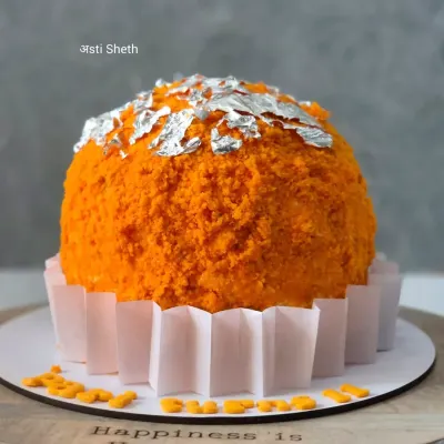 A unique Motichoor Ladoo-inspired cake, topped with edible silver varq. This is a creative fusion where I blend traditional Indian sweet flavours with modern cake design.