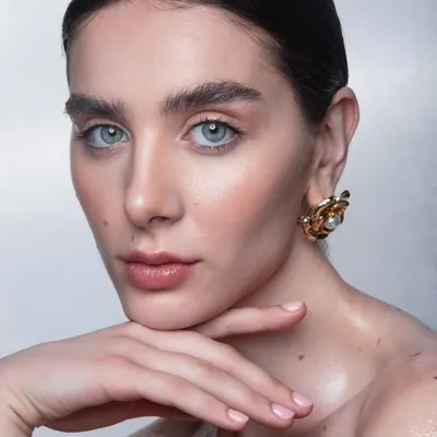 This is a perfect example of my clean beauty work. I focused on creating a flawless, dewy skin base, grooming the brows, and adding a touch of gloss to the lips for a fresh and modern portrait.