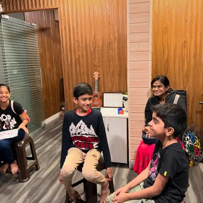 Kicking off a kids' session with smiles all around. This is where we lay the foundation for a lifelong love of music in a fun and engaging group setting.