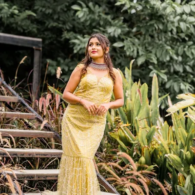 This yellow fish-cut gown is crafted with sparkling beadwork for a truly glamorous look. The fitted silhouette is perfect for highlighting your curves at a reception or cocktail party.