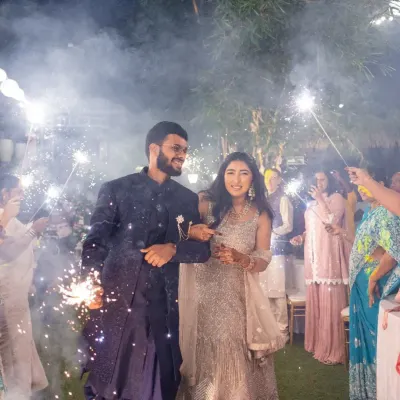 A magical entrance surrounded by the warm glow of sparklers held by loved ones. This classic and beautiful entry creates an intimate and celebratory atmosphere, perfect for welcoming the happy couple.