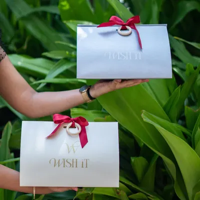 Introducing my newest collection, "The Wishlet Kit". This minimal and classy packaging is perfect for any occasion, from birthdays to bachelorette parties.
