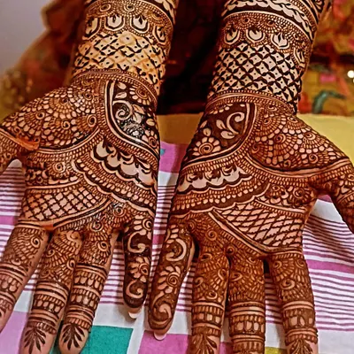 A classic example of full-coverage bridal henna. This design features a mix of traditional Indian mehndi elements, including fine lines, checks, and floral patterns, all applied with my smooth organic paste.