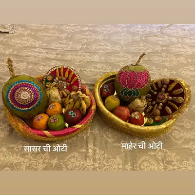 "Oti cha paramprik va navya roop." We create Oti baskets for both the bride's side (Maher) and the groom's side (Sasar), each with its own unique and beautiful decorations.