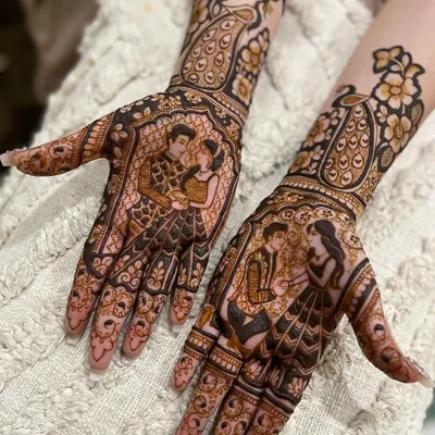 A beautiful engagement mehndi design. I created these dancing couple portraits for the bride to be, and the result was exactly what she wanted for her special day.