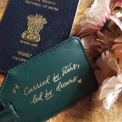 Personalization is at the heart of what we do. This premium leather luggage tag features hot foiled calligraphy, adding a touch of artistry and character that makes for a truly unique and luxurious travel accessory or gift.