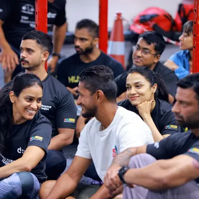 The moments between workouts are just as important. Here, our members listen in during a briefing, sharing smiles and getting ready for the next challenge together.
