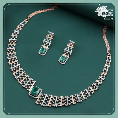 A masterpiece of design, our Emerald Zarnaya set is crafted for life's most celebrated moments. This 18-carat rose gold necklace, set with a magnificent emerald and brilliant diamonds, embodies regal elegance and modern artistry.