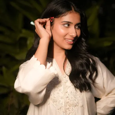 A lovely close-up of poet Nayab Midha before her performance at Spoken'25. I created a fresh, glowing look with clean skin, defined brows, and a natural lip color to ensure she looked radiant on stage.
