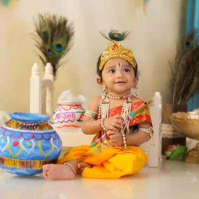 I love bringing our culture to life, and this Nanha Kanha (Little Krishna) shoot is one of my favorites. We create a complete divine setting with peacock feathers, a little crown, and traditional attire to capture these pure, joyful smiles.