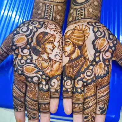 A close-up of this beautiful couple portrait, where the bride and groom are gazing at each other. Capturing this connection is what makes portrait henna so special for me.