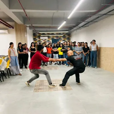 In this corporate session, I demonstrate how to use body weight and structure to control an opponent, even if they are stronger. This drill also builds trust and communication between team members as they learn to work together.