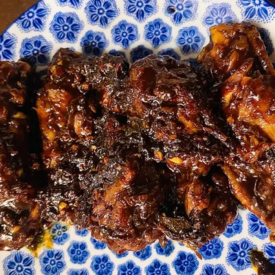 My Inji Puli, a sweet and tangy ginger-tamarind relish, is the secret behind these incredible chicken wings. Pan-fried for a crunchy exterior, the wings are coated in the zesty sauce, creating a flavour explosion that is spicy, sweet, and sour all at once.