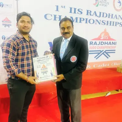 We were proud to be the official physiotherapy sponsor for the 1st IIS Rajdhani Judo Championship. Here, one of our team members is recognized for our contribution to ensuring the health and safety of the young judo athletes.
