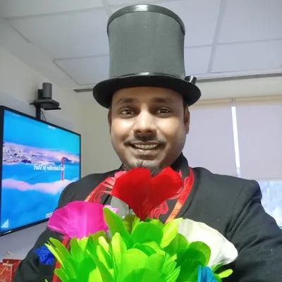 A quick selfie with my flower props before a show. I'm always excited and ready to perform, bringing my love for magic to every party.