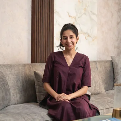 Hey there, I’m Ananya Jois, the founder and principal architect at Jois Design House. My passion is turning ordinary houses into extraordinary homes with unique, space-saving designs.