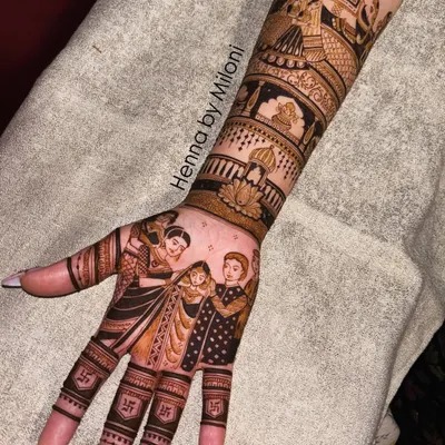This is the kind of work I love most. We created a full family portrait on the bride's hand, capturing a precious moment forever. This personalized bridal mehendi is perfect for telling your unique story.