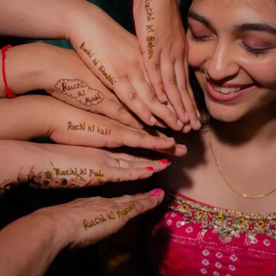 'Ruchi ki Behen', 'Ruchi ki Kaki'... I love creating these fun, personalized mehendi tags for the entire bride squad. It makes everyone feel so included in the celebration. ♥️