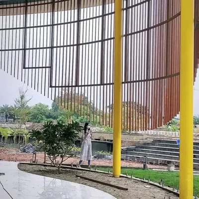 This image shows the versatile application of Tipwood, a fantastic wood substitute. Here it is used to create a stunning, large-scale curved facade.