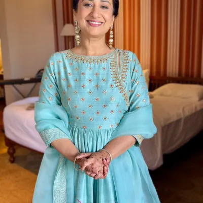 A graceful glow for a gorgeous mother of the groom. We kept her makeup minimal and focused on enhancing her beautiful features with hydrated skin and lifted eyes.