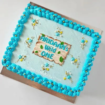 Planning a large party? A sheet cake is a game-changer. This "Wild One" themed sheet cake was designed to accompany a main birthday cake, making it easy to serve all the guests without stress.