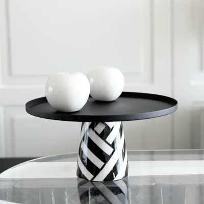 The Uma Black Collection is a philosophy. This modern black and white cake stand, with its bold graphic base, embodies a belief in simplicity and understated luxury, perfect for the contemporary home.