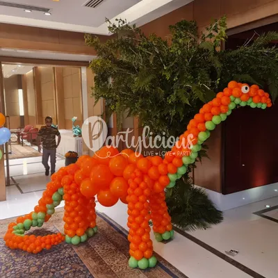 Who needs a real dinosaur when you can have a giant balloon one? This friendly orange brachiosaurus was a massive hit at a dinosaur-themed party, showing that with balloons, the only limit is your imagination.