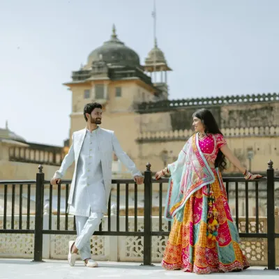 Against the iconic domes of Amber Fort, this candid couple photo captures a moment of shared joy. I focus on creating a relaxed atmosphere where you can be yourselves, resulting in natural and authentic pre-wedding pictures.